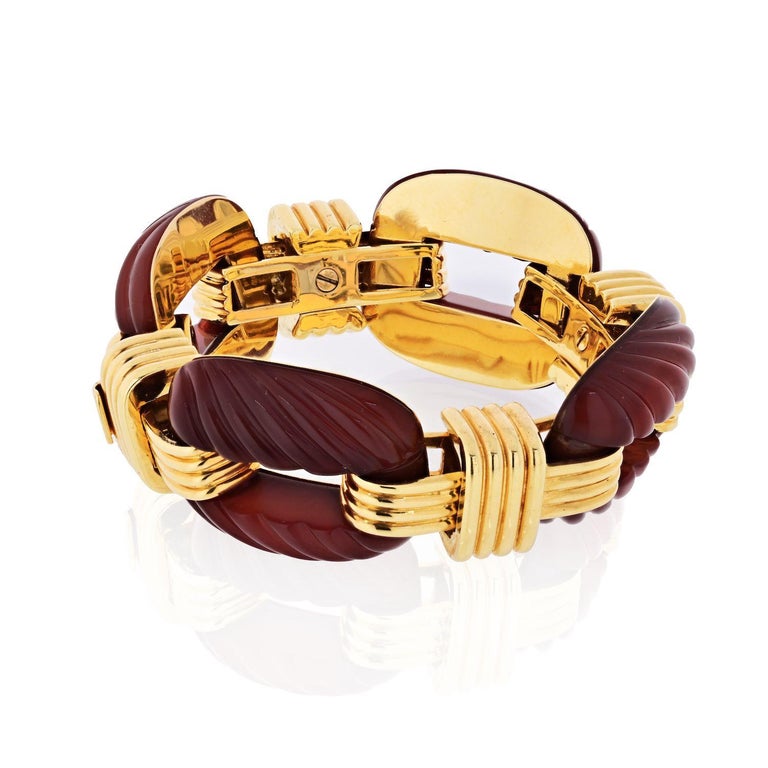 Modern David Webb Platinum Abd 18 Karat Yellow Gold Fluted Carnelian Link Bracelet For Sale