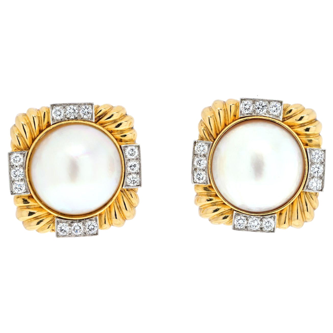 Ohrclips aus Platin und 18 Karat Gelbgold mit geriffelten Diamanten und Perlen