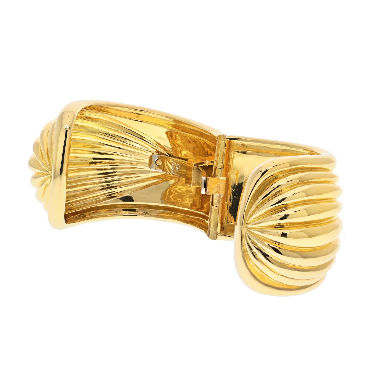 David Webb Platinum & 18K Yellow Gold Fluted High Polished Hinged Cuff Bracelet For Sale 2