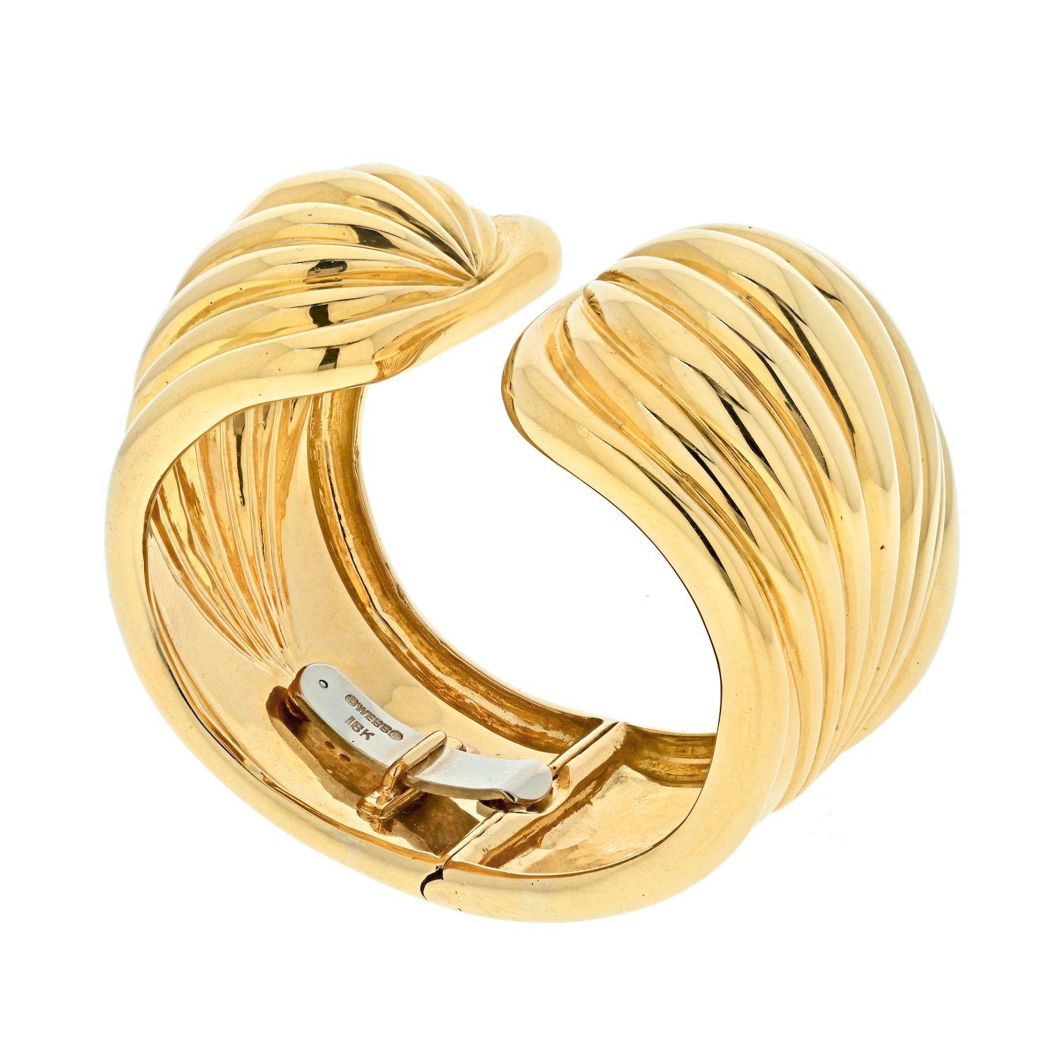 David Webb Bracelet manchette à charnières cannelées en platine et or jaune 18 carats poli Pour femmes en vente