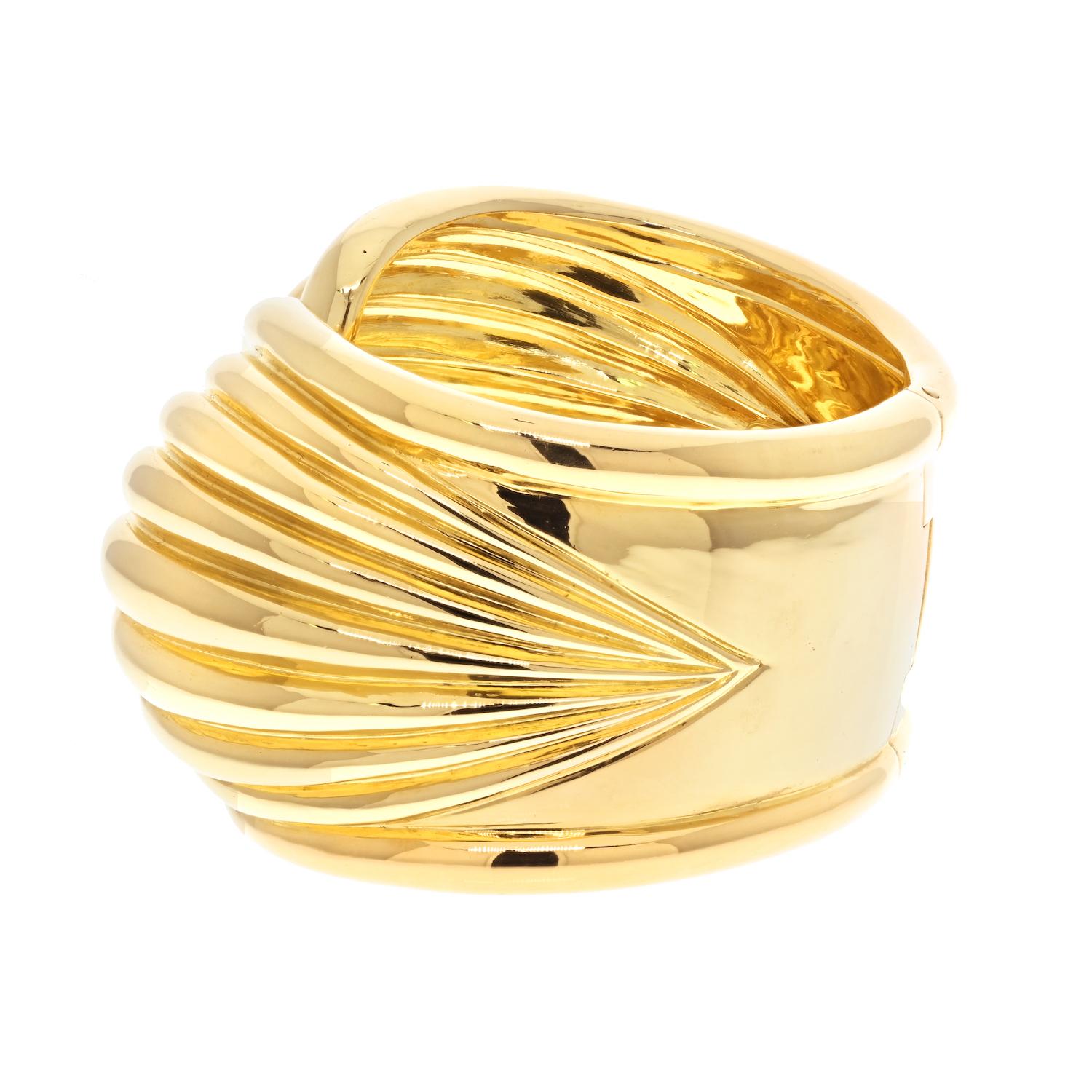 David Webb Platinum & 18K Yellow Gold Fluted High Polished Hinged Cuff Bracelet For Sale 1