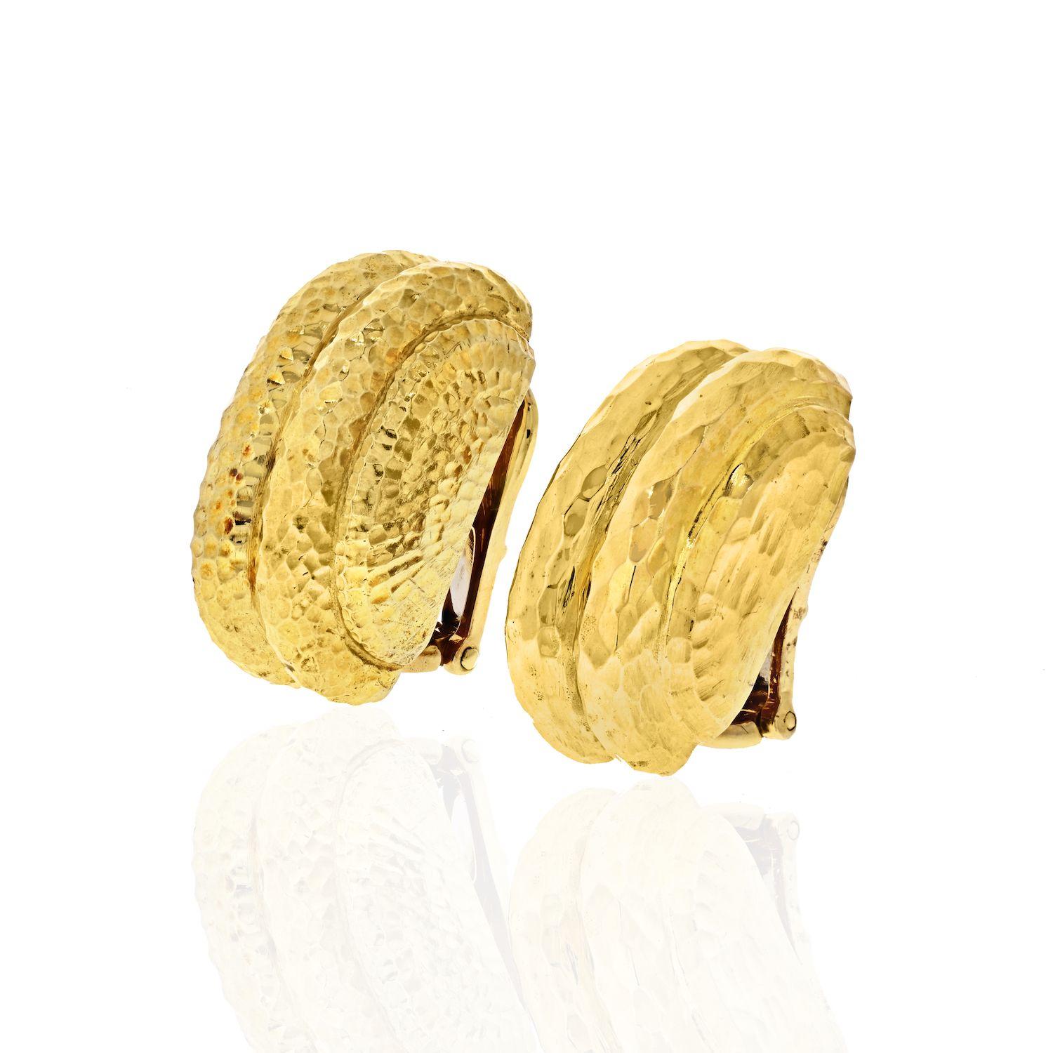 David Webb Platinum and 18 Karat Yellow Gold Hammered Clip-On Earrings In Excellent Condition In New York, NY