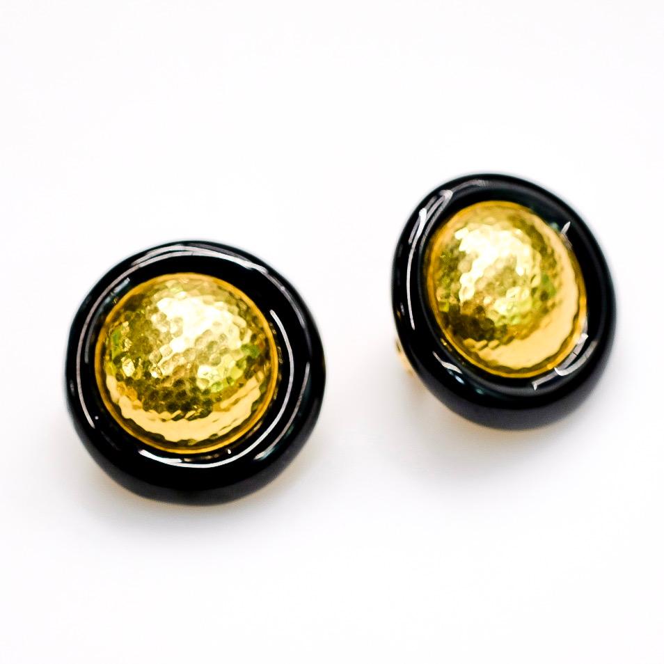 David Webb Platinum & 18K Yellow Gold Hammered GoldAndBlack Enamel Clip Earrings For Sale 1