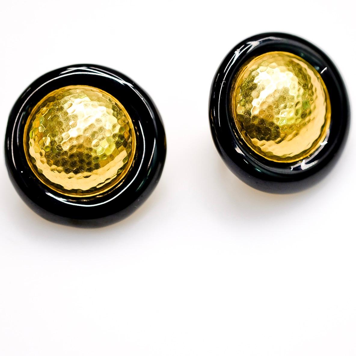 David Webb Platinum & 18K Yellow Gold Hammered GoldAndBlack Enamel Clip Earrings For Sale 2