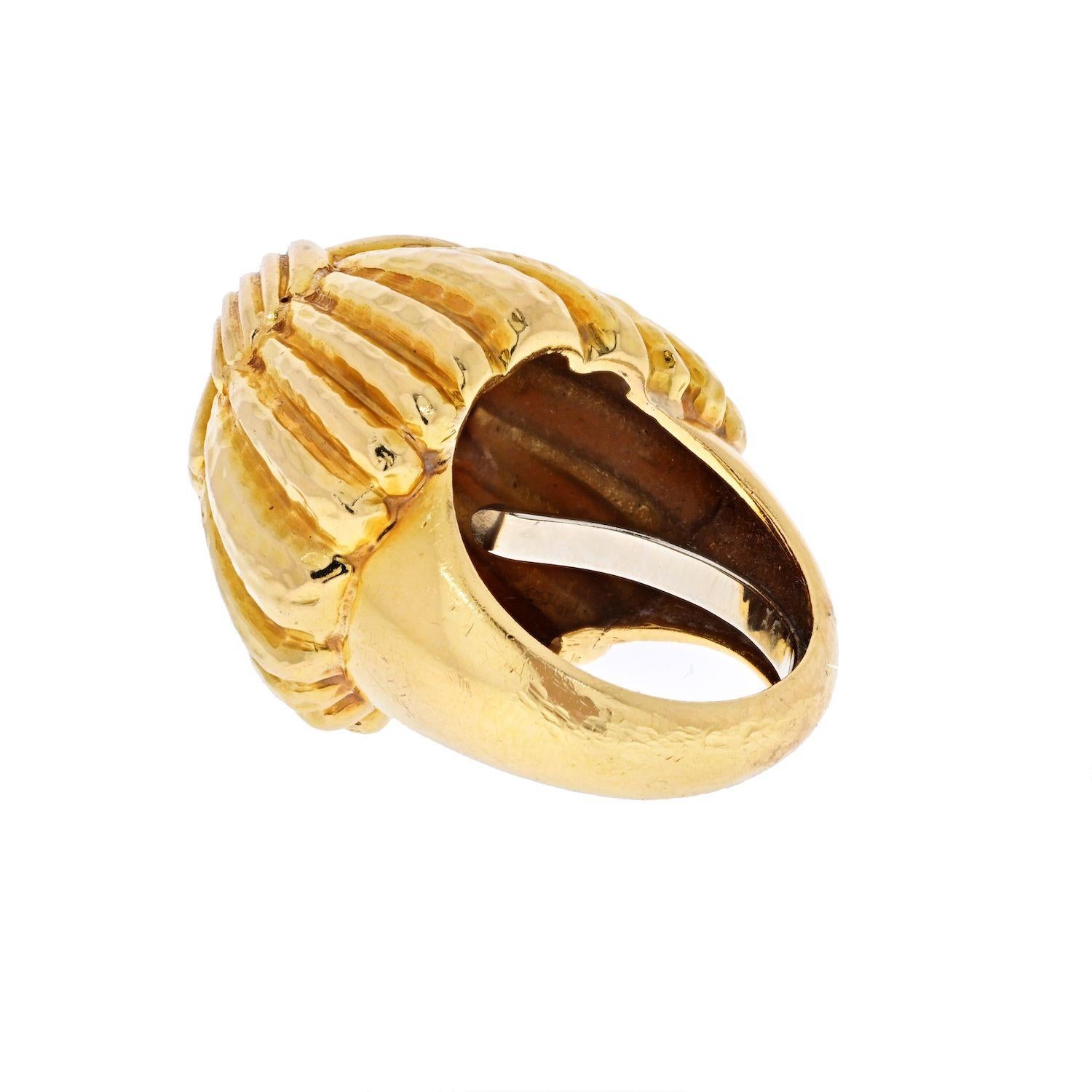 This is a high dome yellow gold ring with a cross over pattern by David Webb. Simple and elegant for your everyday wear this designer ring will certainly become one of your faves.
Size 6.5
