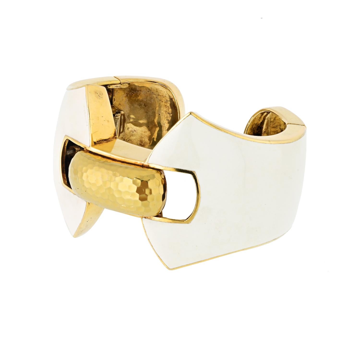 Moderne Manchette David Webb en platine et or jaune 18 carats, émail blanc ivoire et diamants en vente