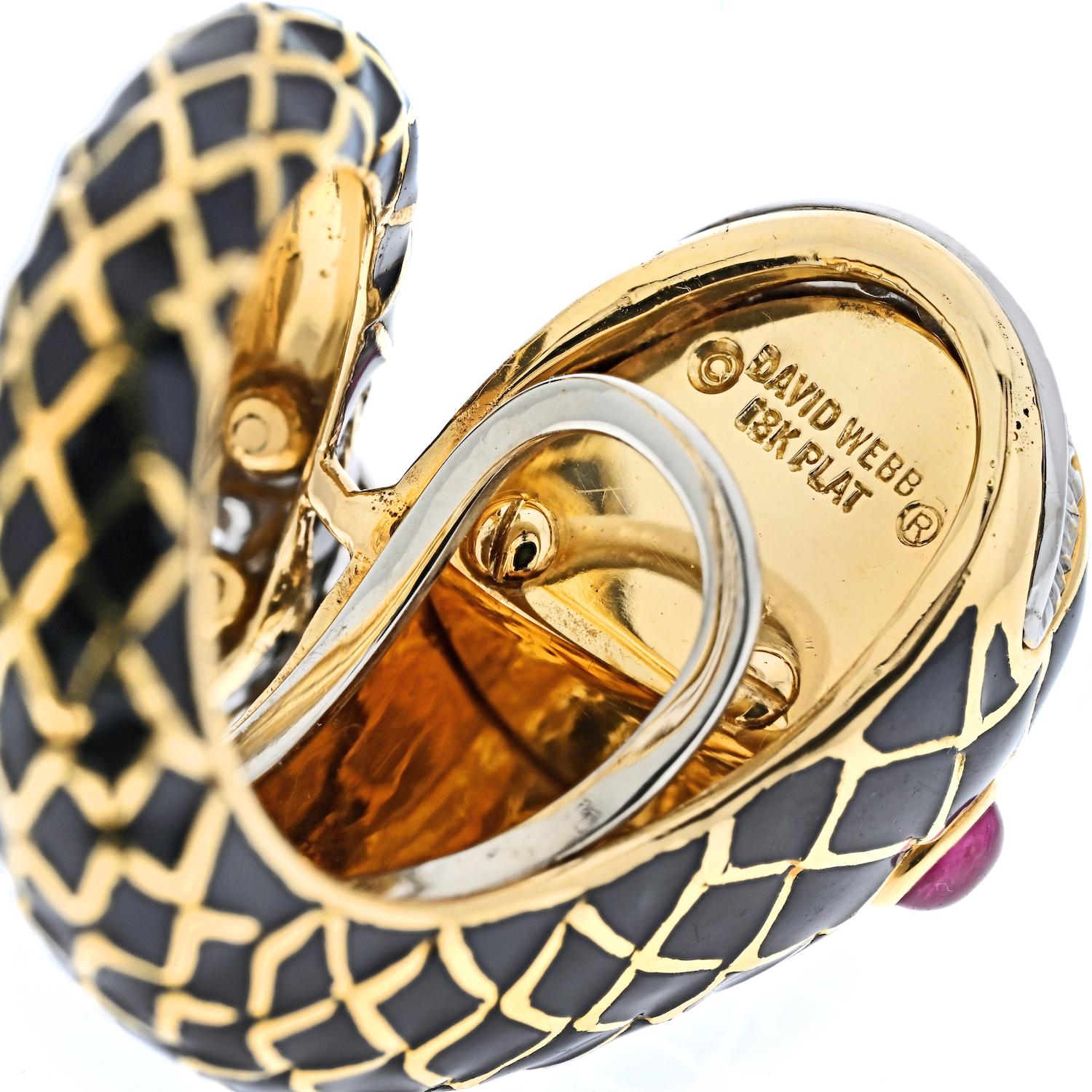 David Webb Platine et or jaune 18K Bague Poisson KOI en émail noir Excellent état - En vente à New York, NY