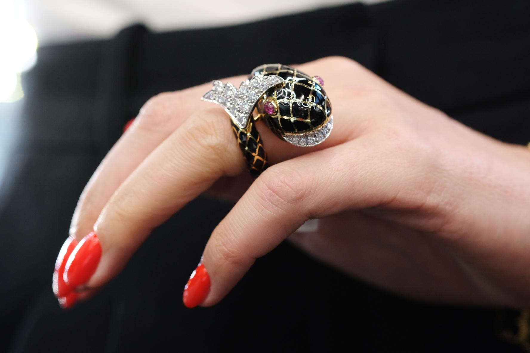 David Webb Platine et or jaune 18K Bague Poisson KOI en émail noir Pour femmes en vente