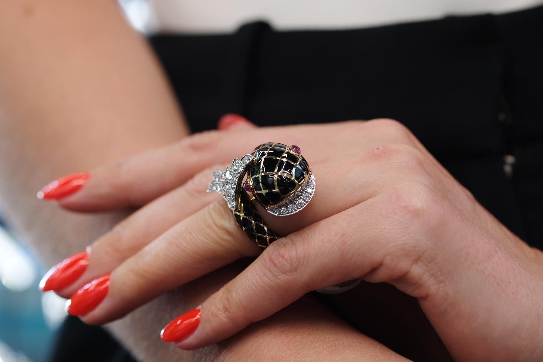 David Webb Platine et or jaune 18K Bague Poisson KOI en émail noir en vente 1