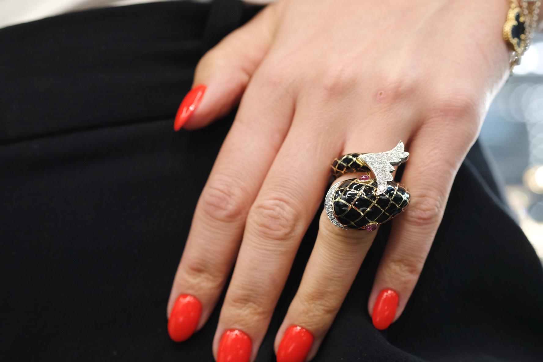 David Webb Platine et or jaune 18K Bague Poisson KOI en émail noir en vente 2