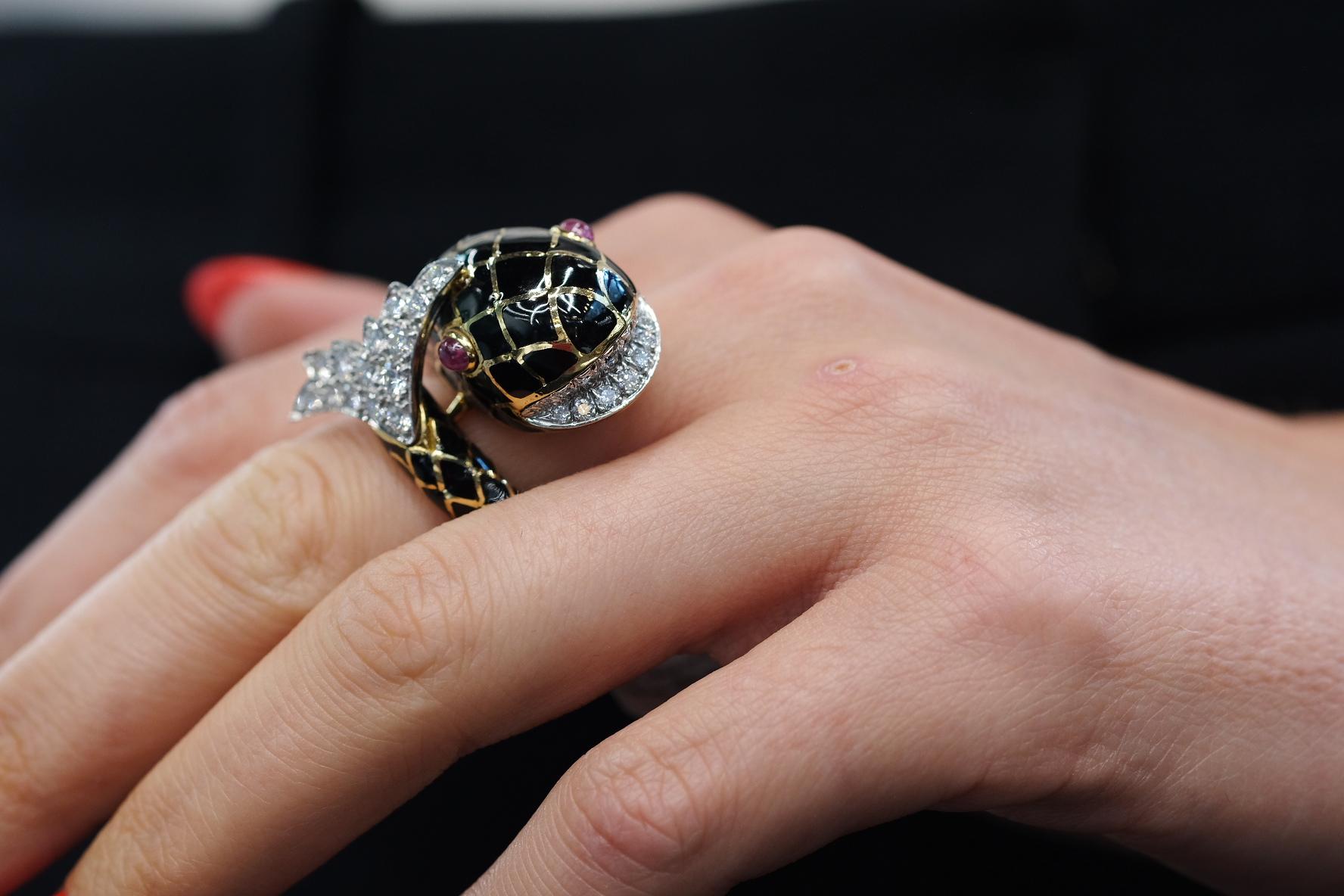 David Webb Platine et or jaune 18K Bague Poisson KOI en émail noir en vente 3