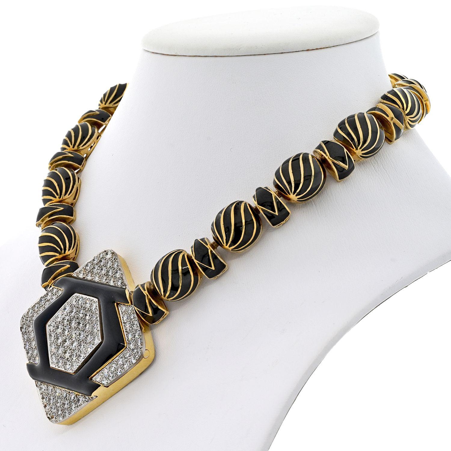 Presenting a captivating pre-owned estate necklace from the masterful hands of renowned designer David Webb. Crafted as part of the esteemed Manhattan Minimalism collection, this exquisite piece showcases the perfect blend of elegance and modernity.
