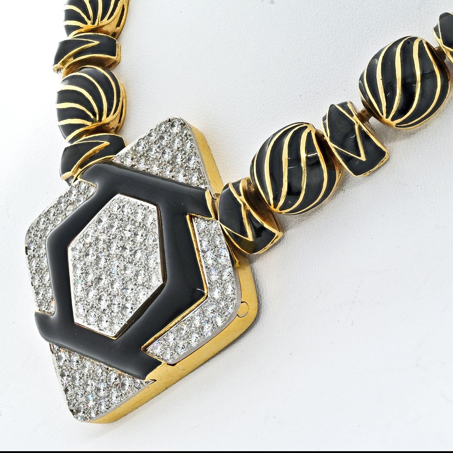 Taille ronde David Webb Collier Manhattan minimaliste en platine et or jaune 18 carats avec émail et diamants en vente