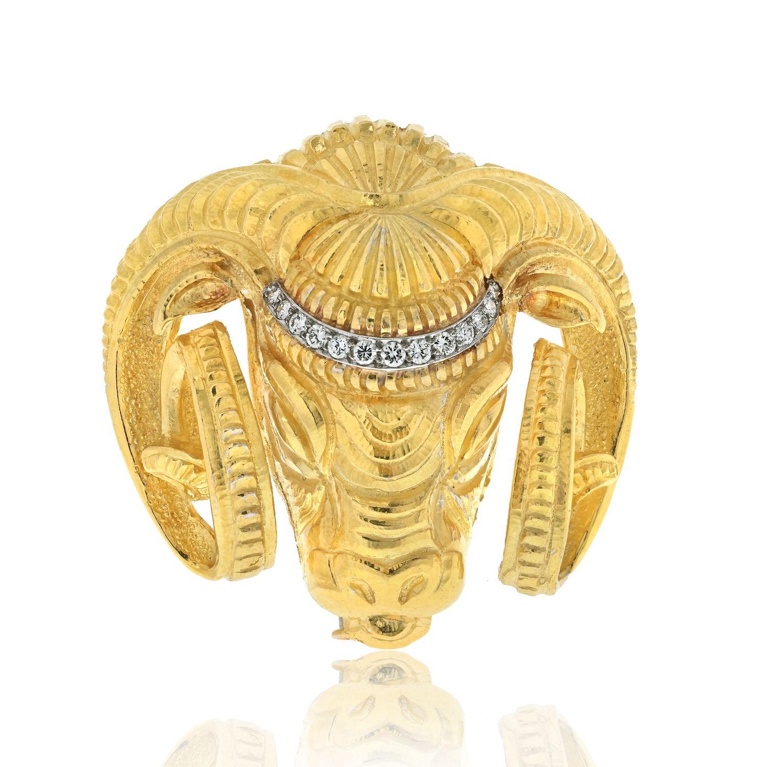 Moderne David Webb Broche tête de bélier en platine et or jaune 18 carats et diamants en vente