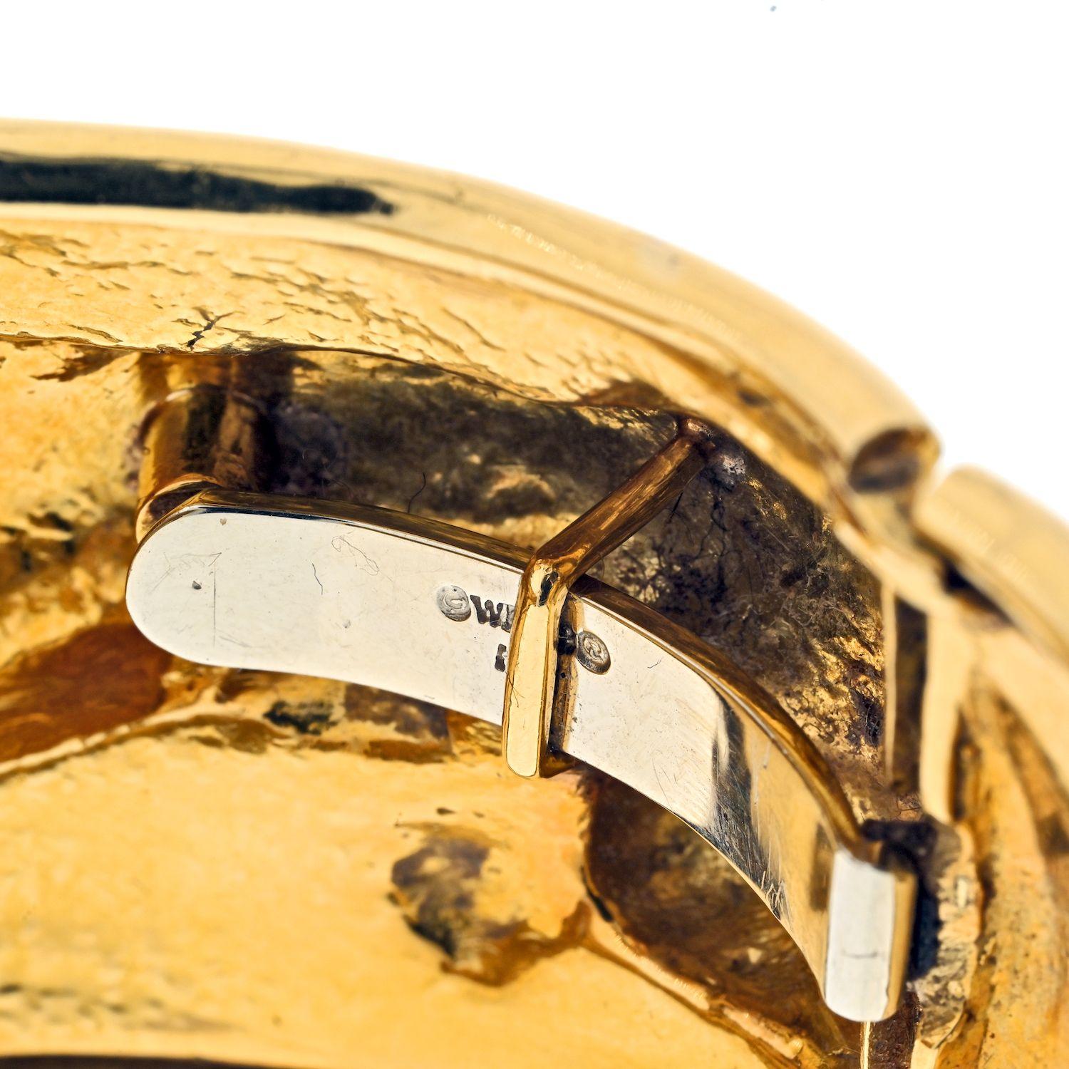 David Webb Bracelet léopard en platine et or jaune 18 carats avec finition repoussé en vente 1