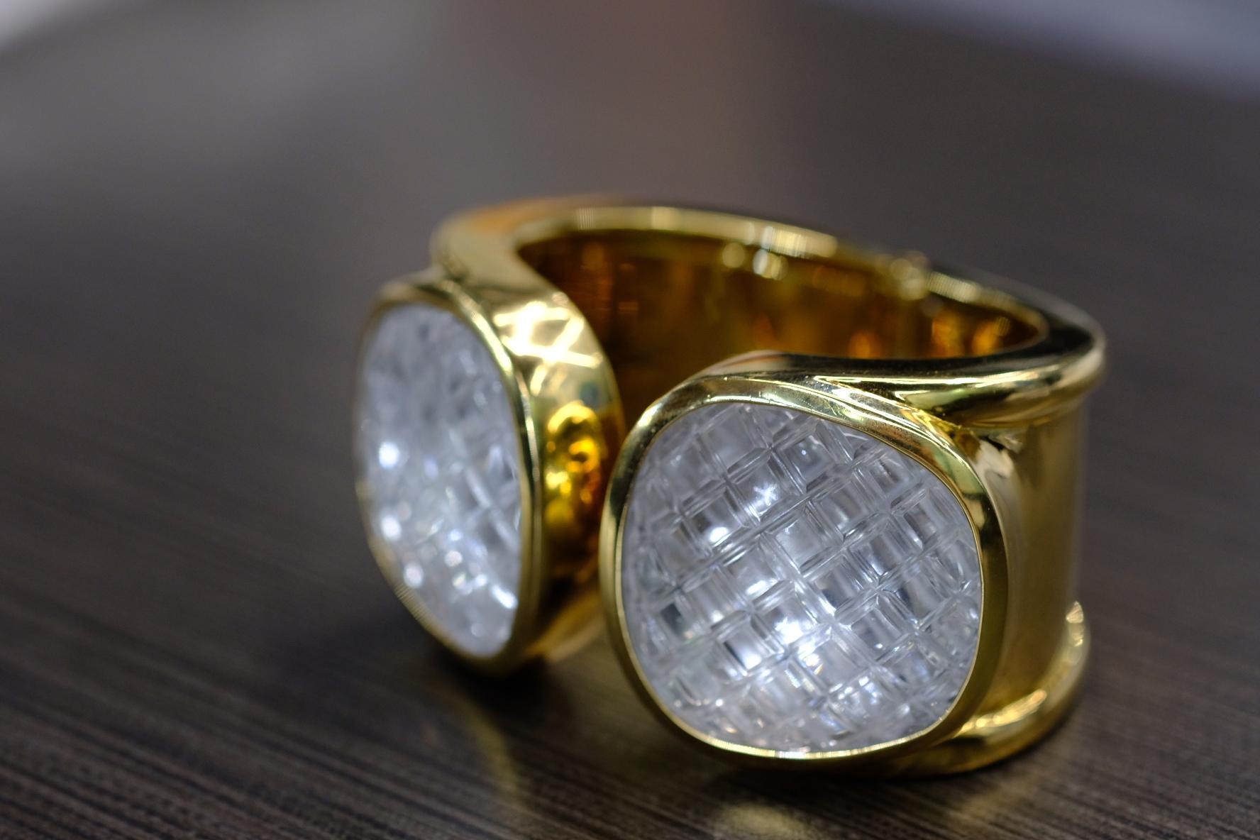 David Webb Platine et or jaune 18K Bracelet en cristal de roche avec croix hachurée en vente 2