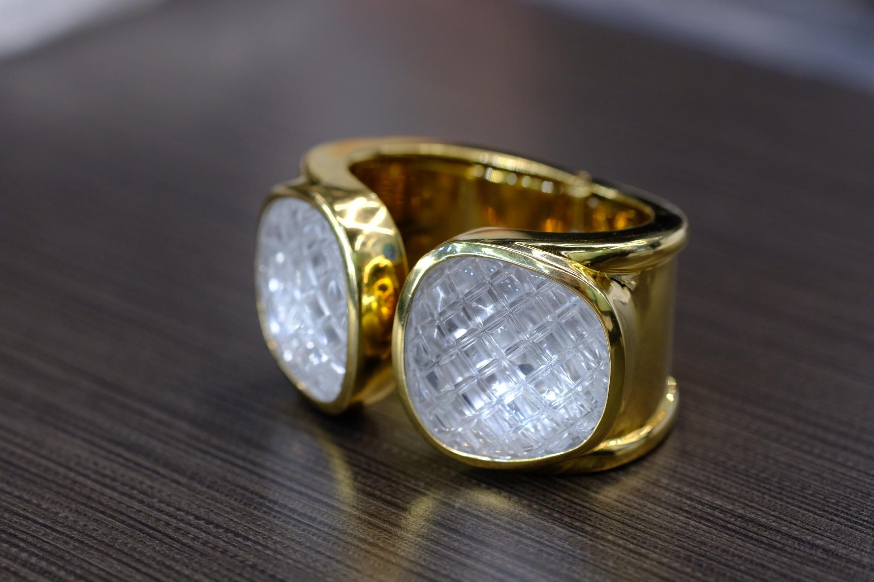 David Webb Platine et or jaune 18K Bracelet en cristal de roche avec croix hachurée en vente 3
