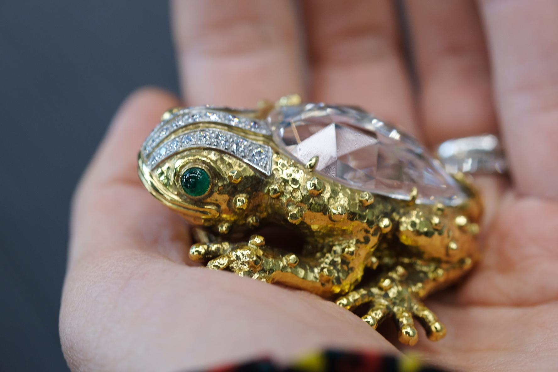 David Webb Platinum & 18K Yellow Gold Rock Crystal Diamond Frog Brooch For Sale 4
