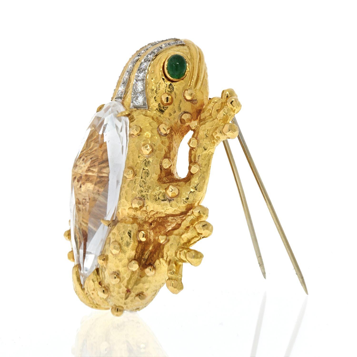 David Webb Platinum & 18K Yellow Gold Rock Crystal Diamond Frog Brooch In Excellent Condition For Sale In New York, NY