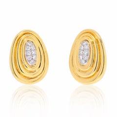 Pendientes David Webb de platino y oro amarillo de 18 quilates con textura de oro y diamantes