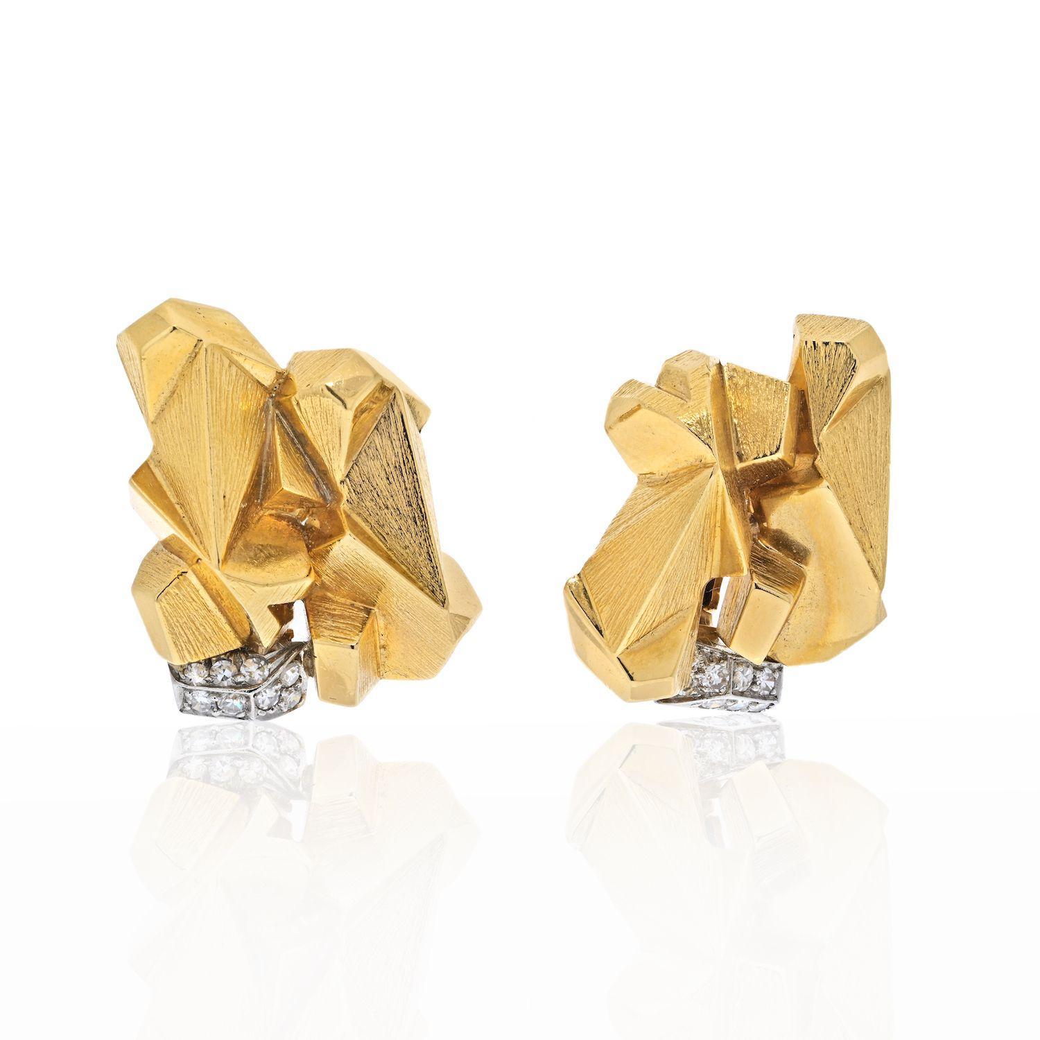 Modern David Webb Platinum & 18K Yellow Gold Textured Nugget Diamond Slope Earrings For Sale