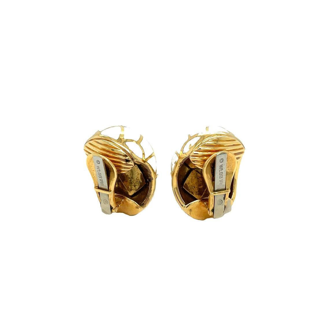 David Webb - Boucles d'oreilles clips en platine et or jaune 18 carats avec damier en émail blanc en vente 1