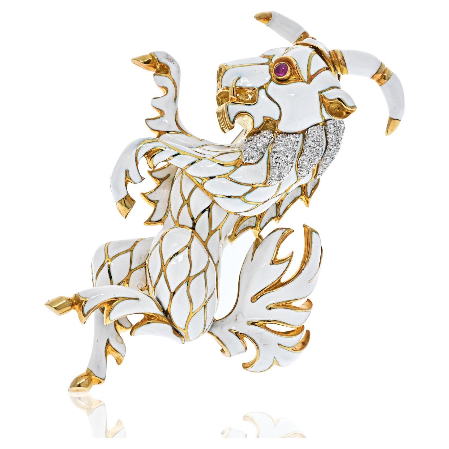 David Webb Broche chèvre en platine et or jaune 18 carats, émail blanc et diamants en vente