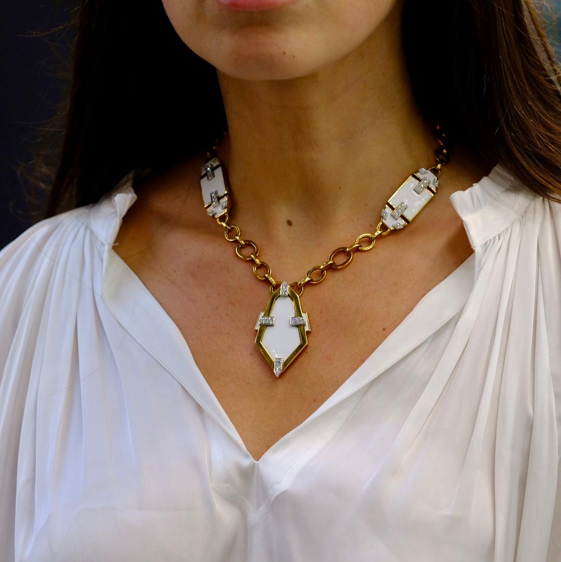 Geometrische Halskette aus Platin und 18 Karat Gelbgold mit weißer Emaille von David Webb im Angebot 3