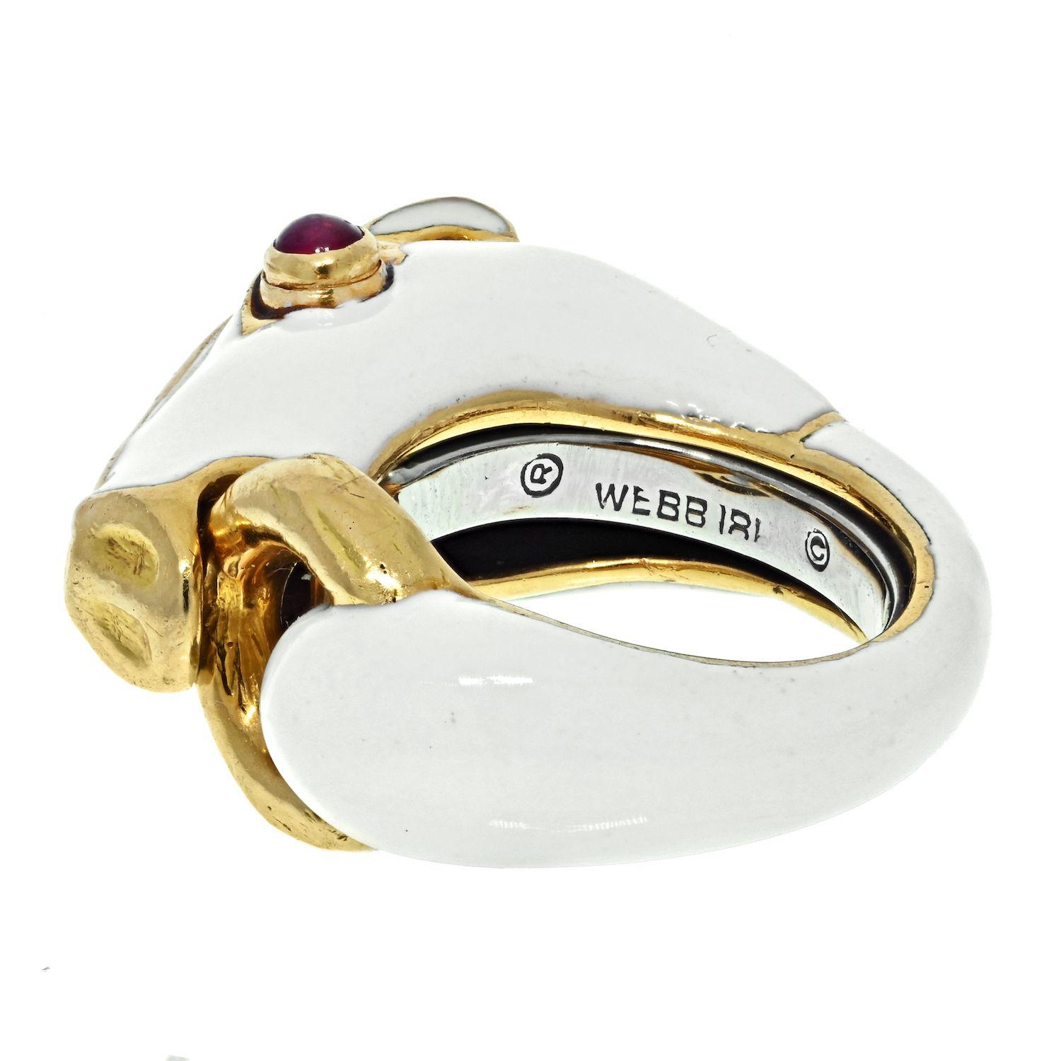 Taille ronde David Webb Bague cheval en platine et or jaune 18 carats, émail blanc et œils en rubis en vente