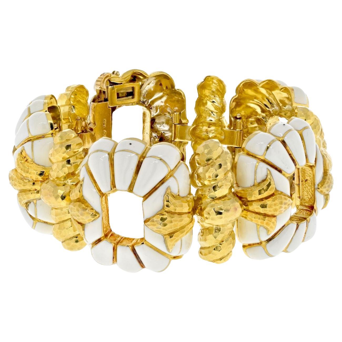 David Webb Bracelet à maillons ouverts en platine et or jaune 18 carats et émail blanc en vente