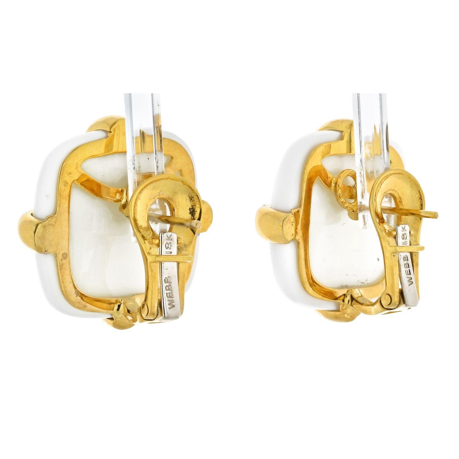 David Webb Weiße Jaspis-Ohrringe aus Platin und 18 Karat Gelbgold (Cabochon) im Angebot