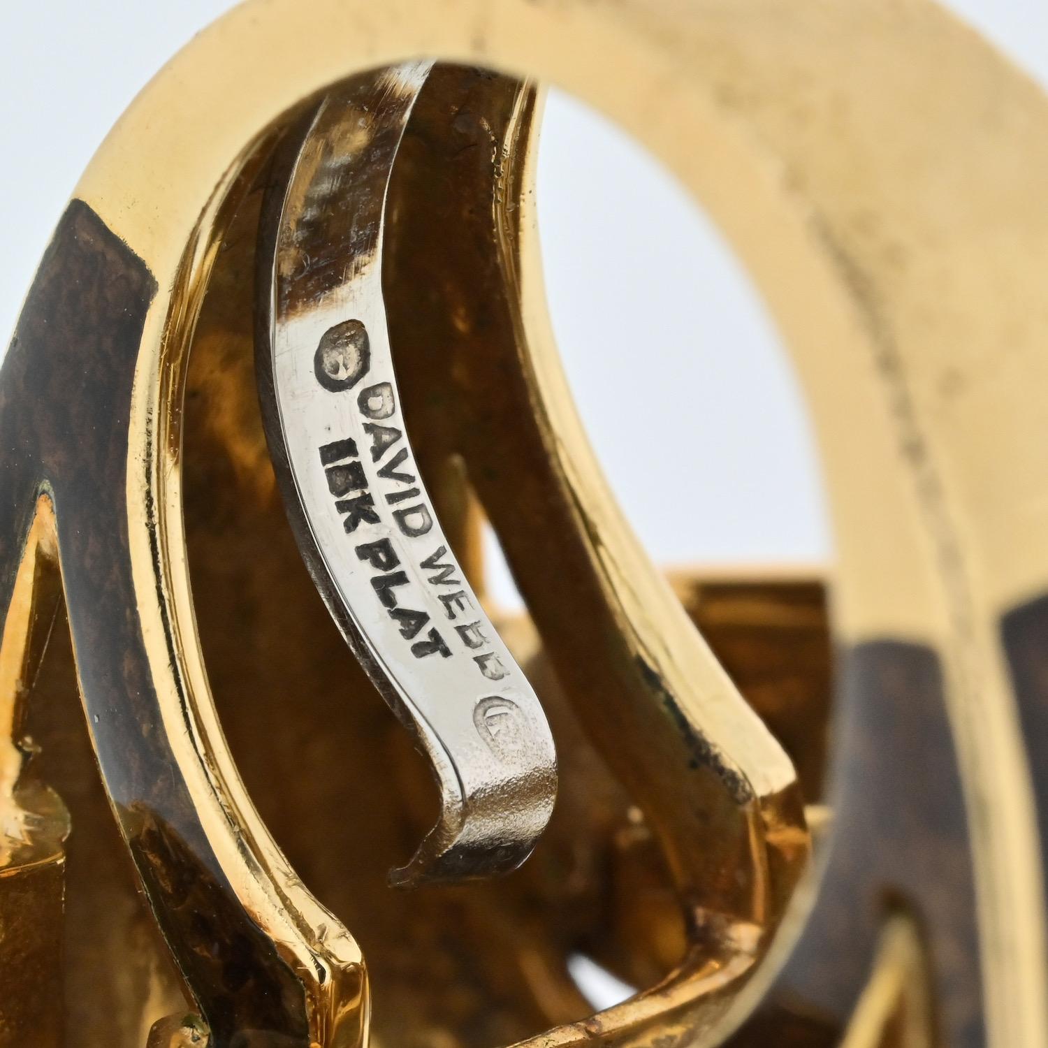 Taille ronde David Webb Platinum & 18KY Gold Signature Tire in Brown Enamel Diamond Ring (bague en platine et or jaune 18KY) en vente