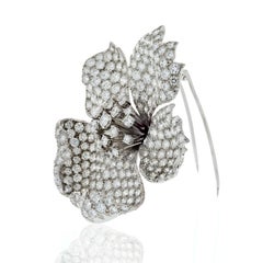 David Webb Broche fleur en platine avec diamants ronds de 19 carats