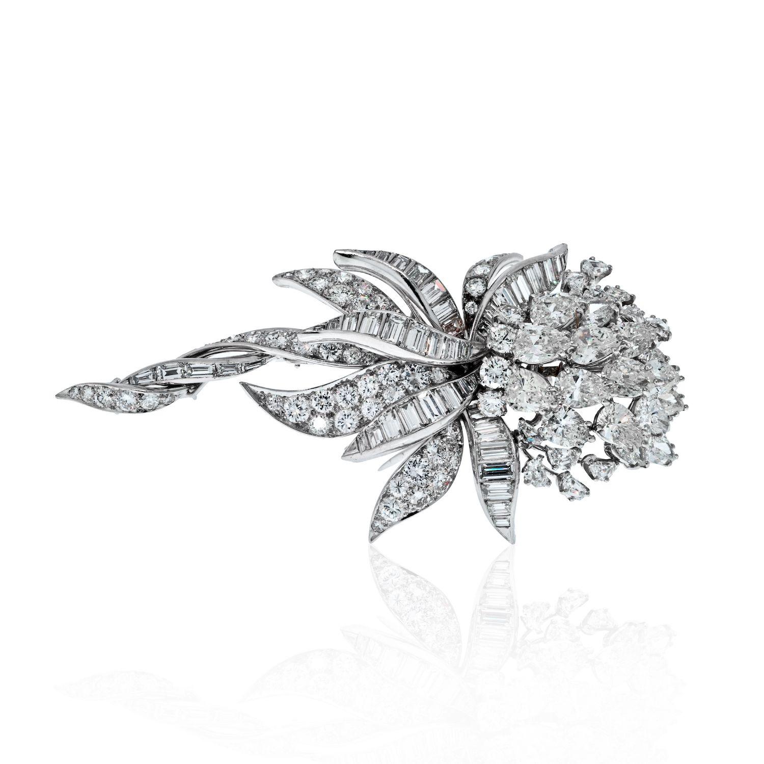 David Webb Platinum 21.00 Carats 1960's Diamond Floral Brooch In Excellent Condition For Sale In New York, NY