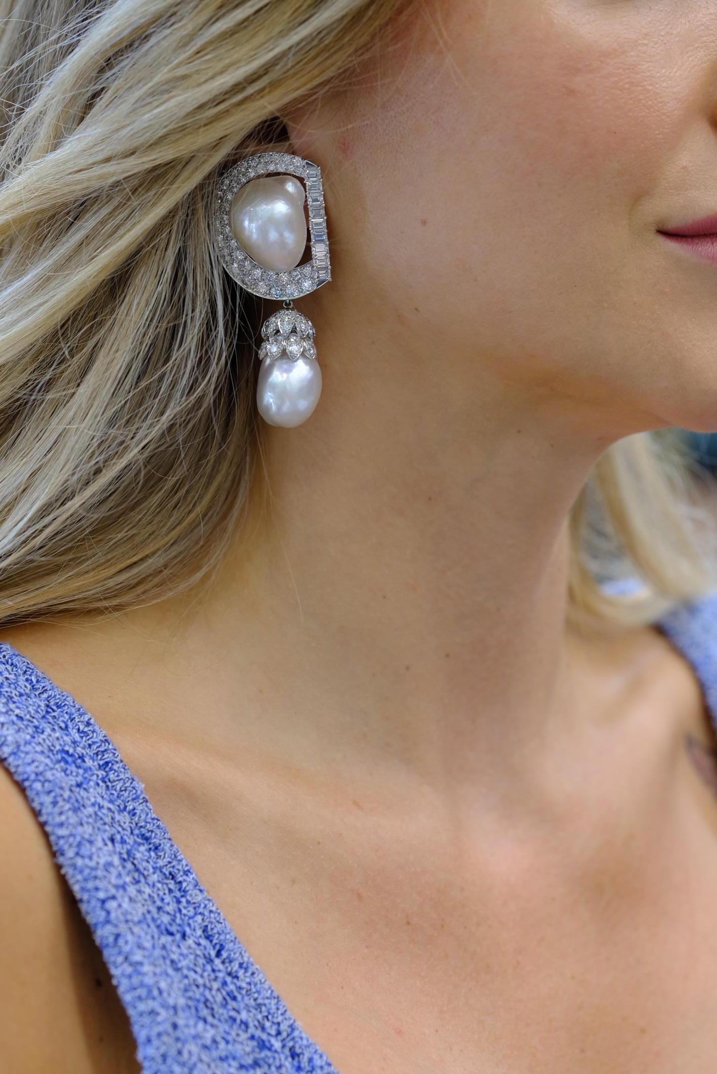 David Webb, boucles d'oreilles jour et nuit en platine avec diamants 9,92 carats au total et perles en vente 2