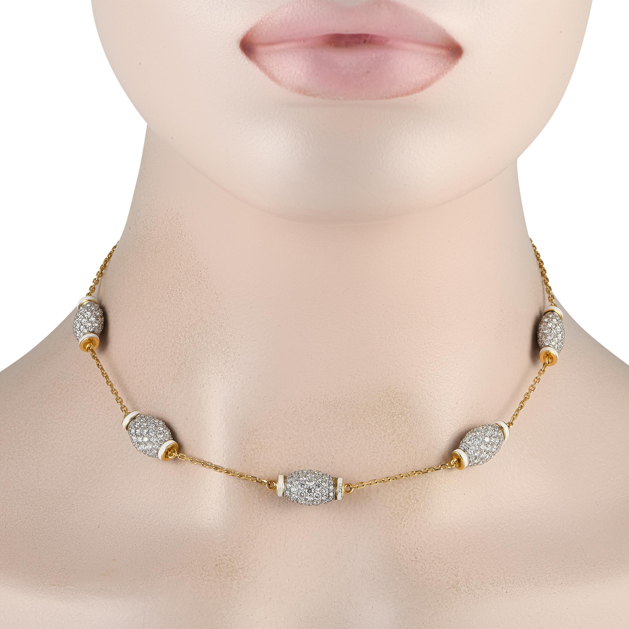 By renowned American jeweler David Webb, here is a geometric necklace that exudes drama and sophistication. It features a yellow gold chain adorned with five barrel-shaped stations in platinum. Each lustrous barrel is fully covered with