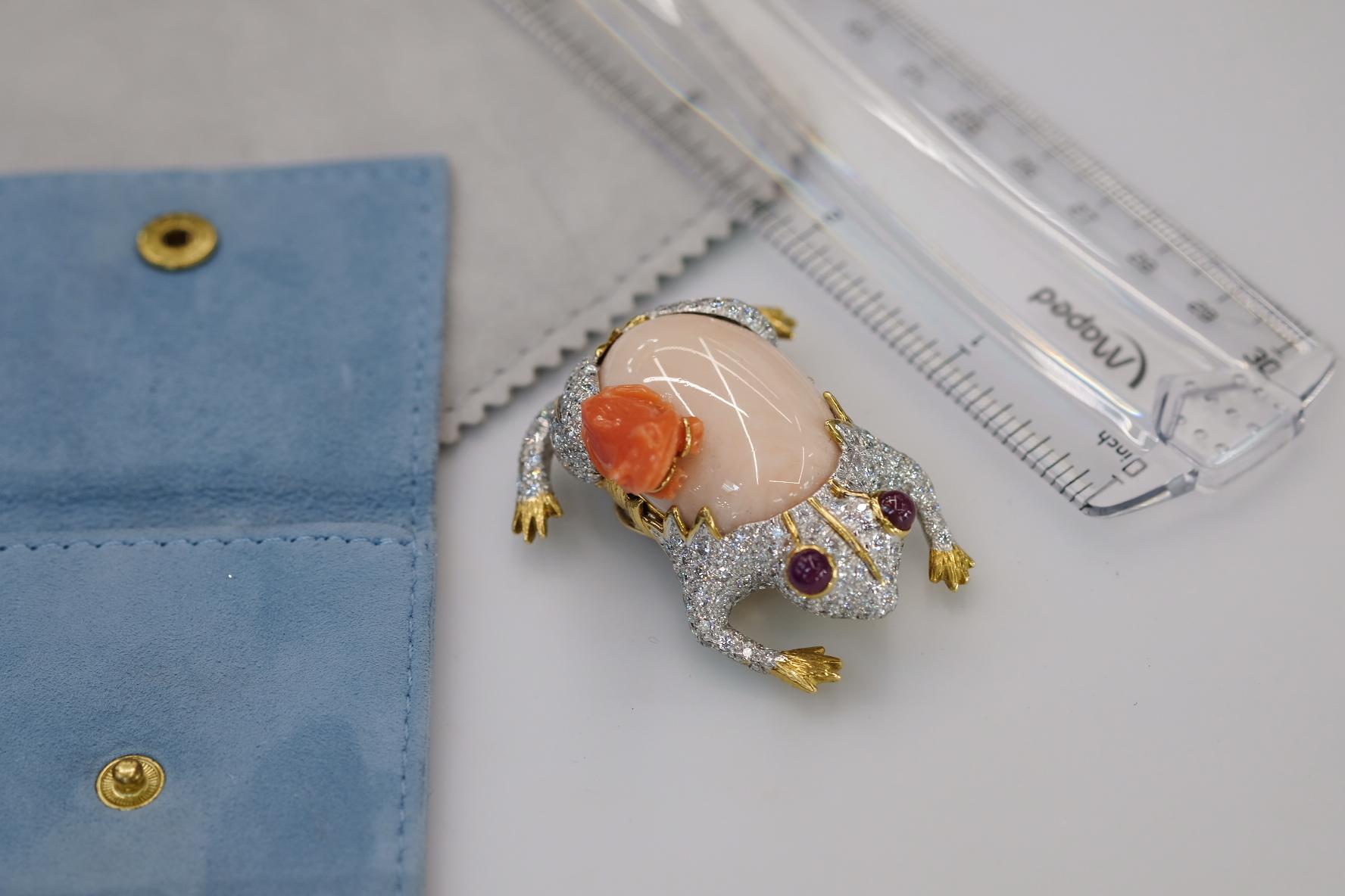 Modern David Webb Platinum and Gold Frog with a Baby Frog in Diamonds and Coral Brooch