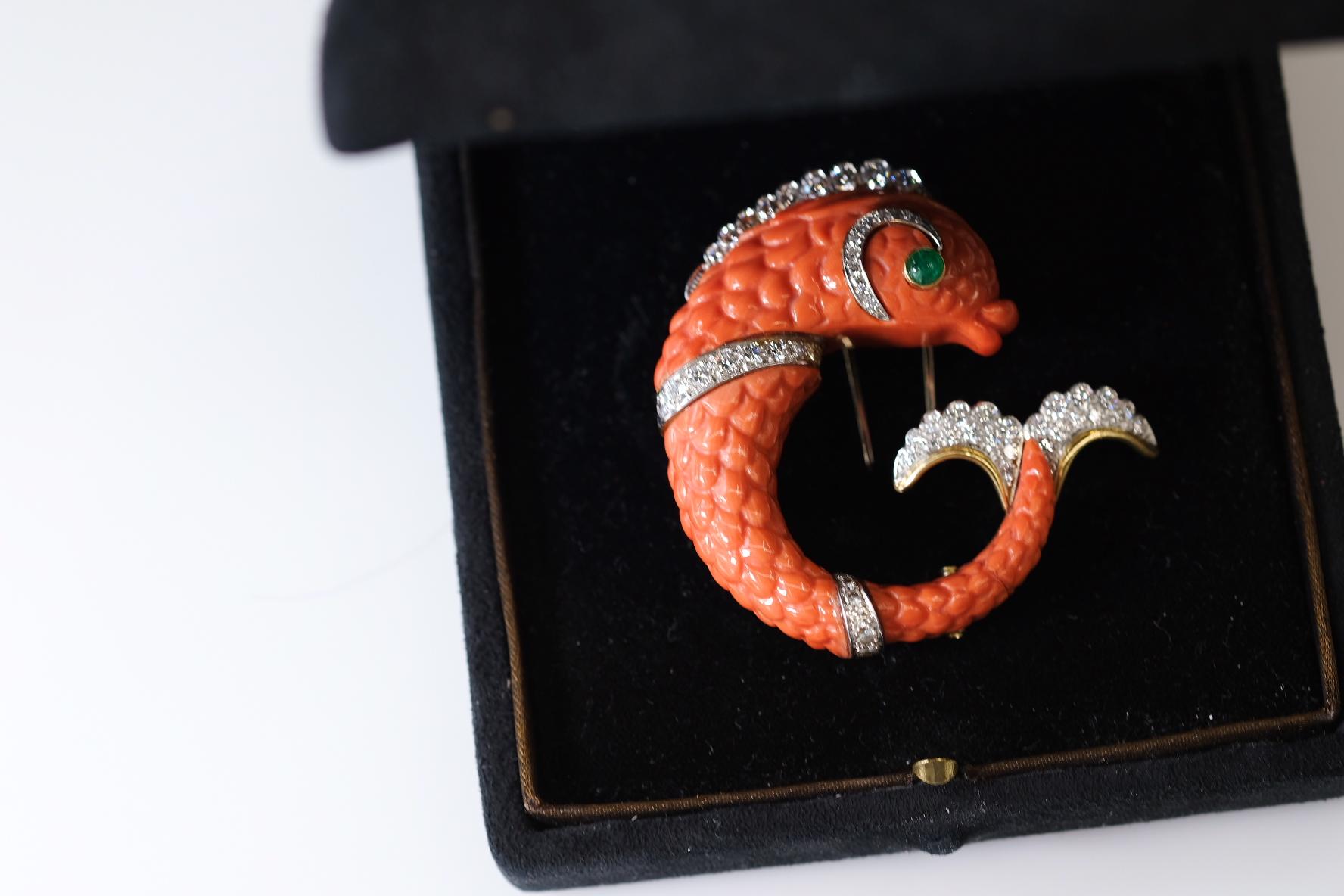 David Webb Platinum Carved Coral Dolphin Clip Brooch In Excellent Condition For Sale In New York, NY
