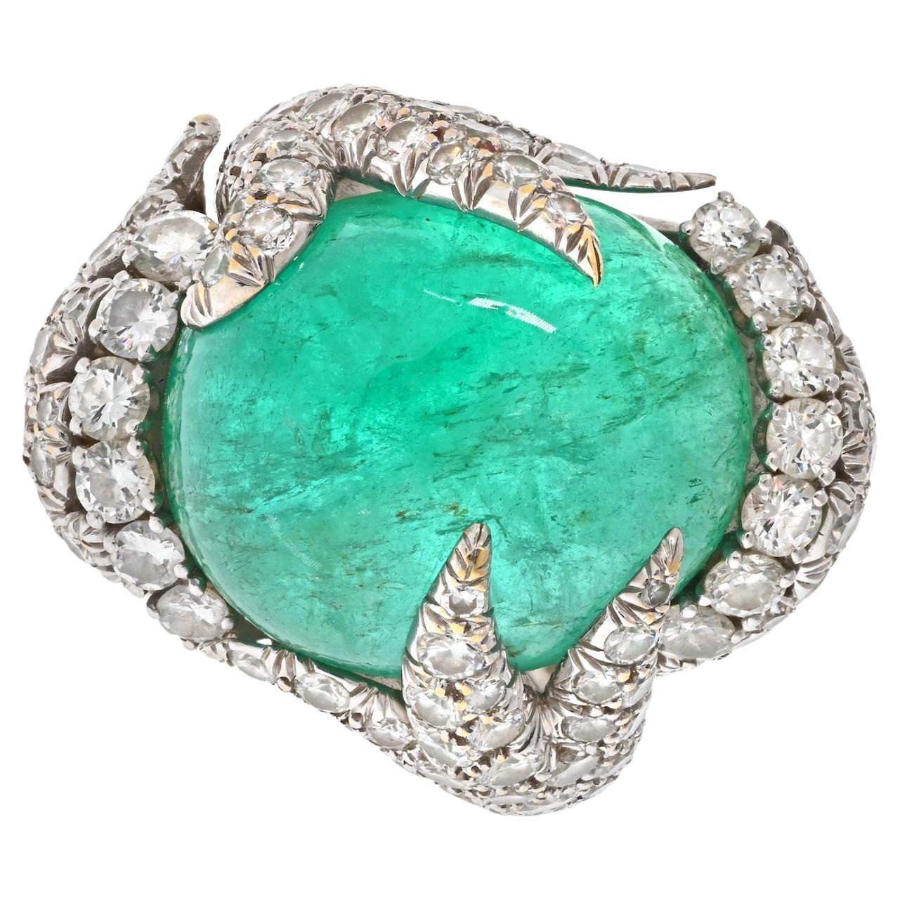 David Webb Platinum Diamond and Cabochon Cut Green Emerald Ring (bague en platine avec diamants et émeraude verte taillée en cabochon) en vente