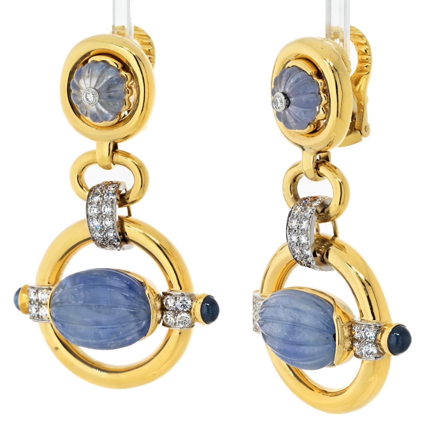 The David Webb yellow gold door knocker earrings are a stunning piece of jewelry that exudes elegance and sophistication. These earrings are made with carved blue sapphires that are beautifully complemented by the luxurious yellow gold open link