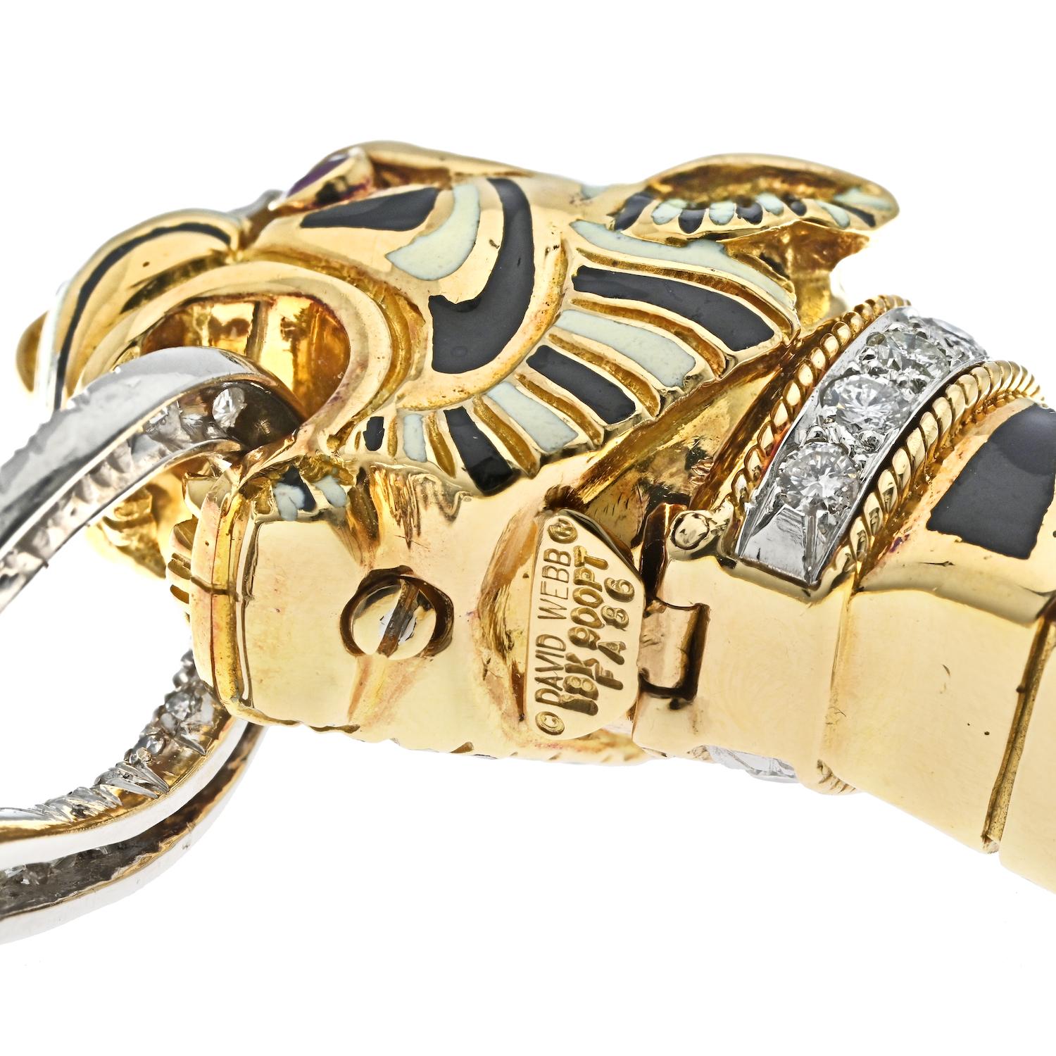 David Webb Bracelet tigre en platine et or jaune, émail blanc et diamants Excellent état - En vente à New York, NY