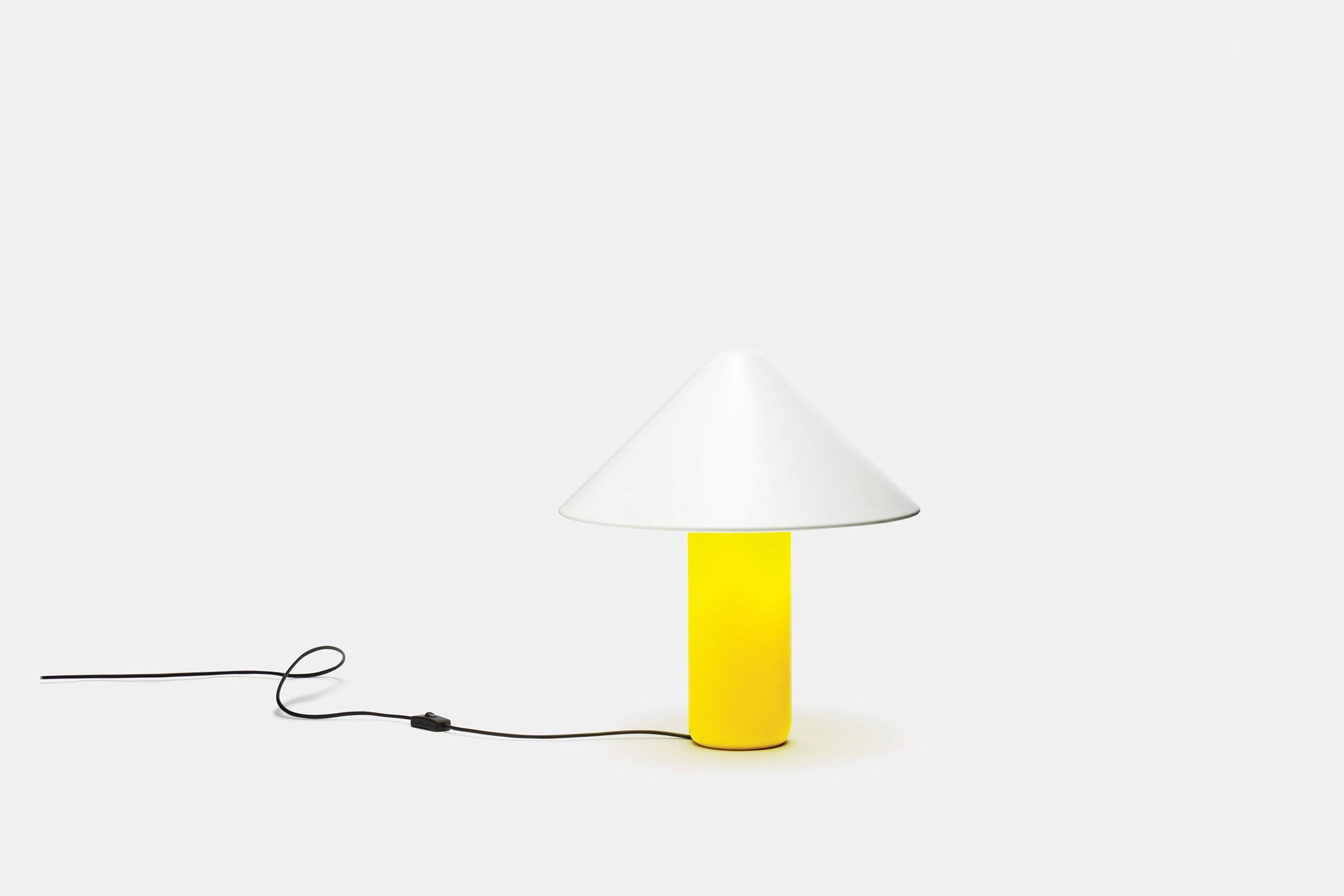 The Topp lamp draws its inspiration from two distinctive silhouettes: the classic ‘Atollo’ lamp by Viso Magistretti and a graphic arrow. The foot is of strong resin whose yellow colour contrasts strikingly with the white aluminium shade. 

Measure: