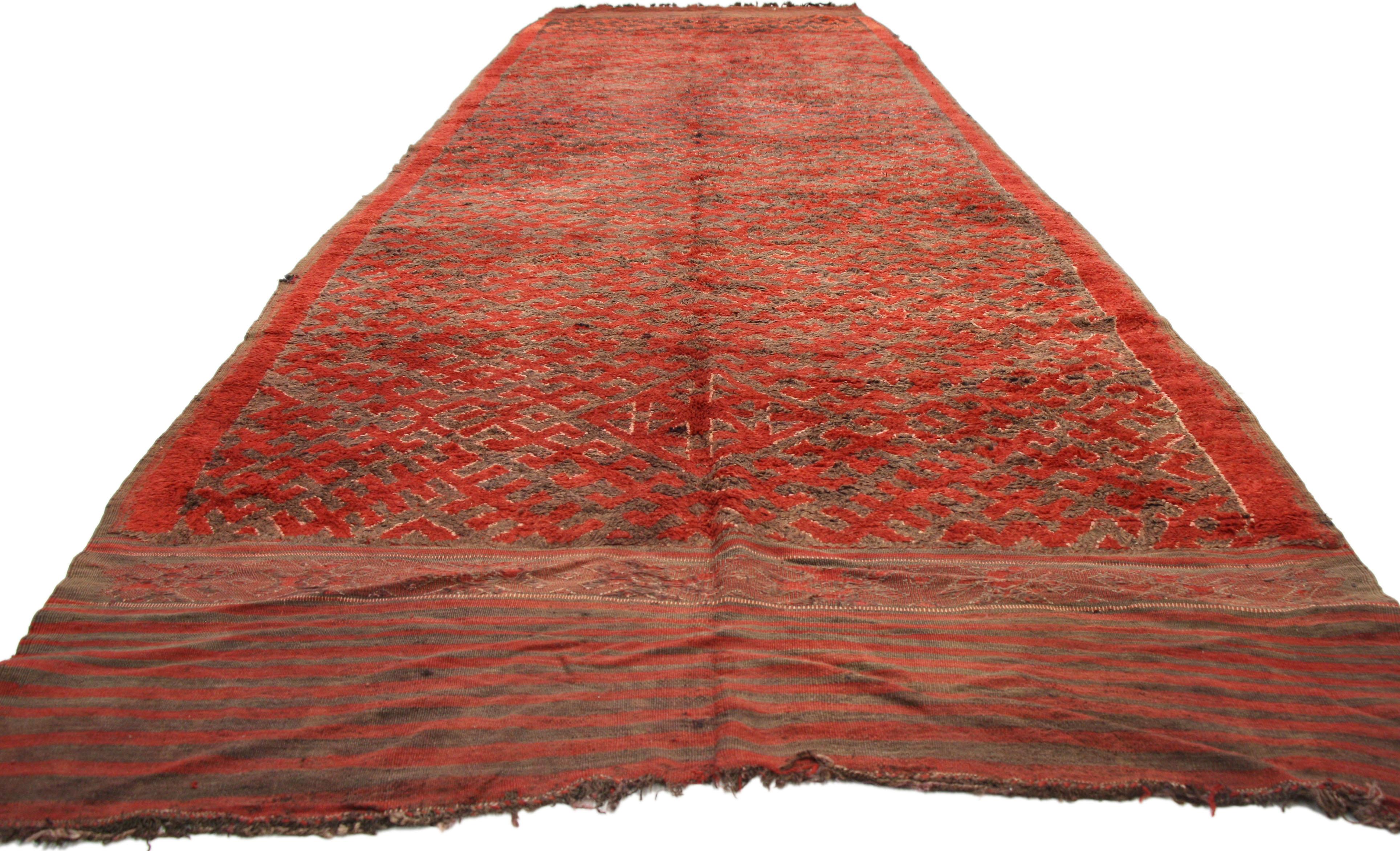 Annodato a mano 1960 Berber Tribes of Morocco Tappeto marocchino extra lungo, 06'03 x 20'00 in vendita