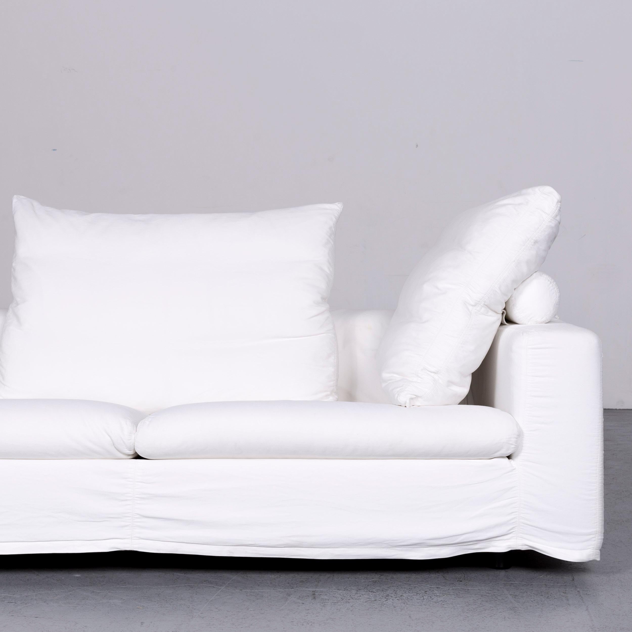 Flexform Poggiolungo Designer-Stoff-Sofa, weiß, dreisitzige Kommode im Zustand „Hervorragend“ in Cologne, DE