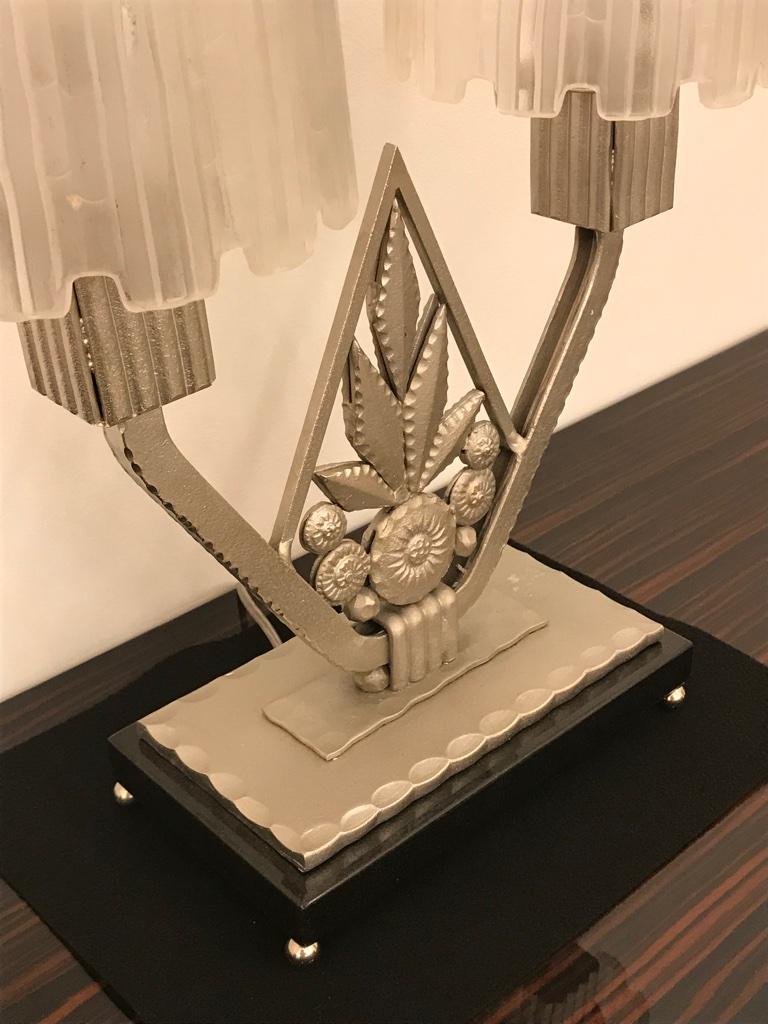20ième siècle Lampe de table Art Déco française « cascade » signée par Sabino en vente