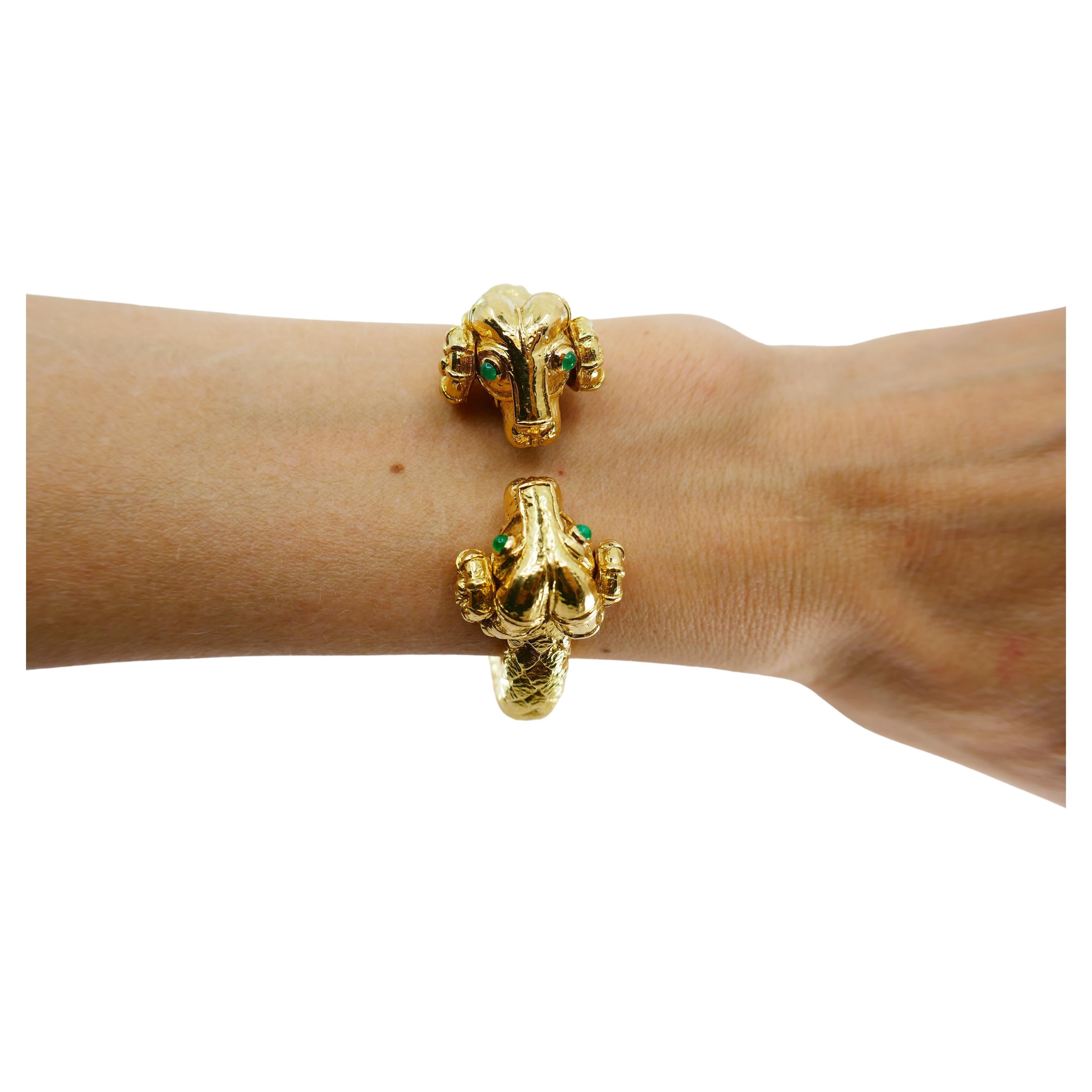 Ram Aries-Armband von David Webb, Gold mit Smaragd im Angebot 1