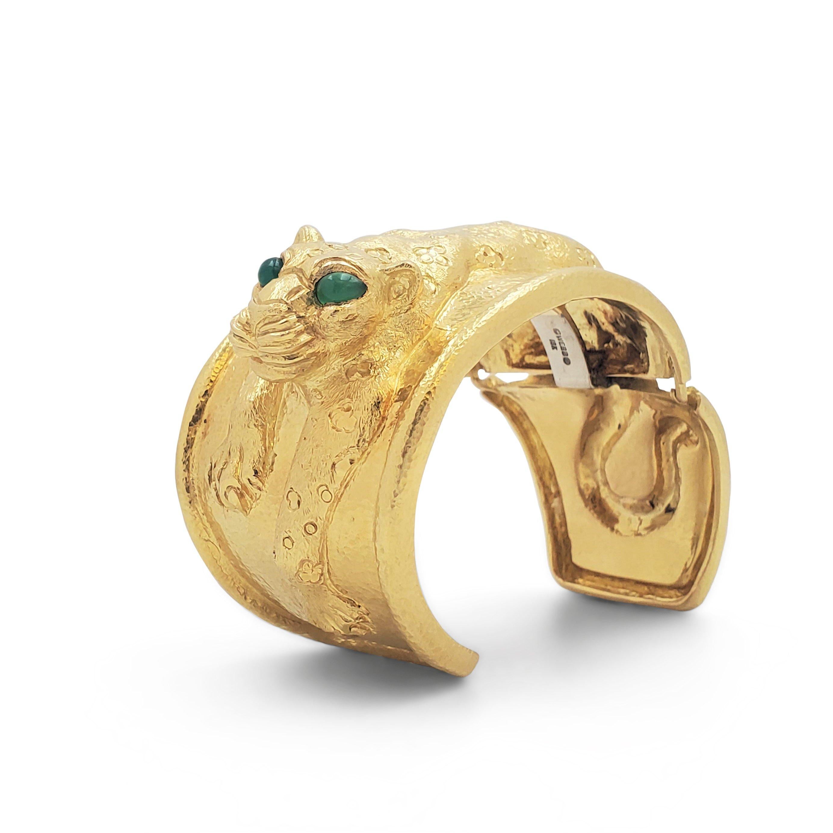 David Webb 'Repoussé Leopard' Yellow Gold and Emerald Sculptural Cuff Bangle In Excellent Condition In New York, NY