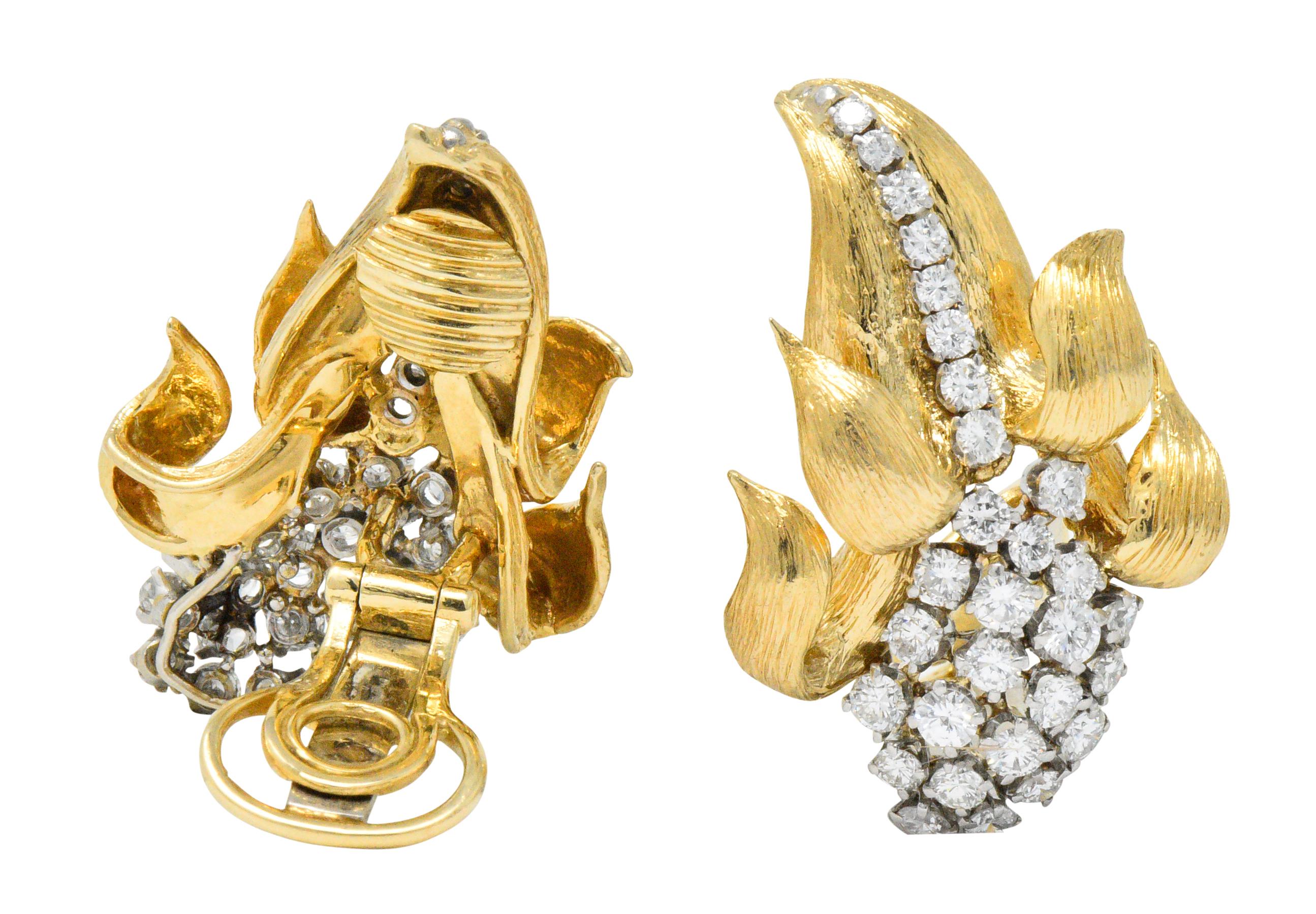 David Webb Retro 2.80 Carat Diamond 18 Karat Gold Ear-Clips Earrings In Excellent Condition In Philadelphia, PA