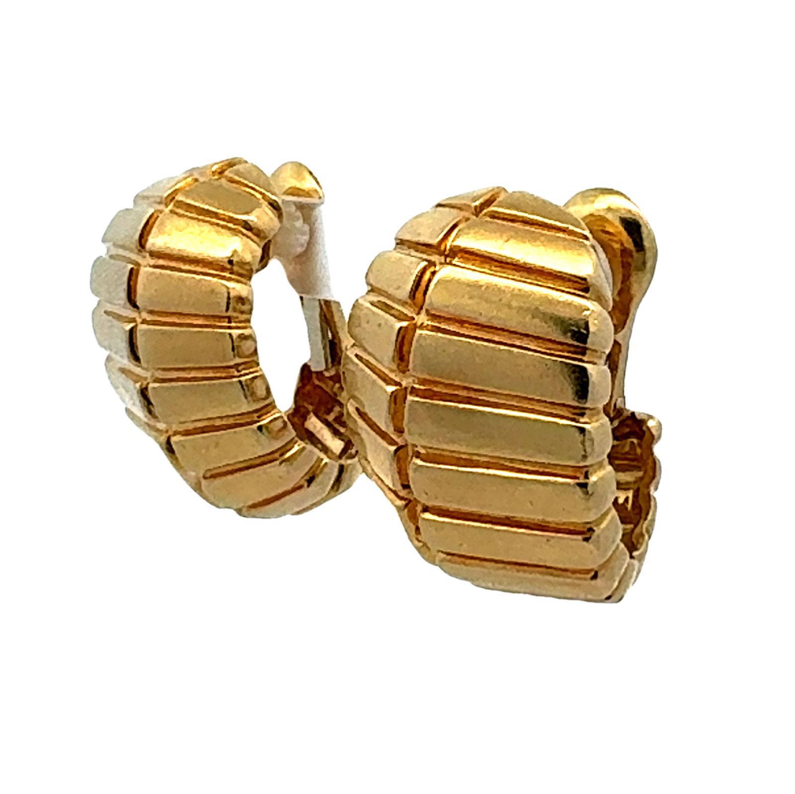David Webb Ribbed 18 Karat Yellow Gold Contemporary Earclip Earrings In Excellent Condition In Boca Raton, FL