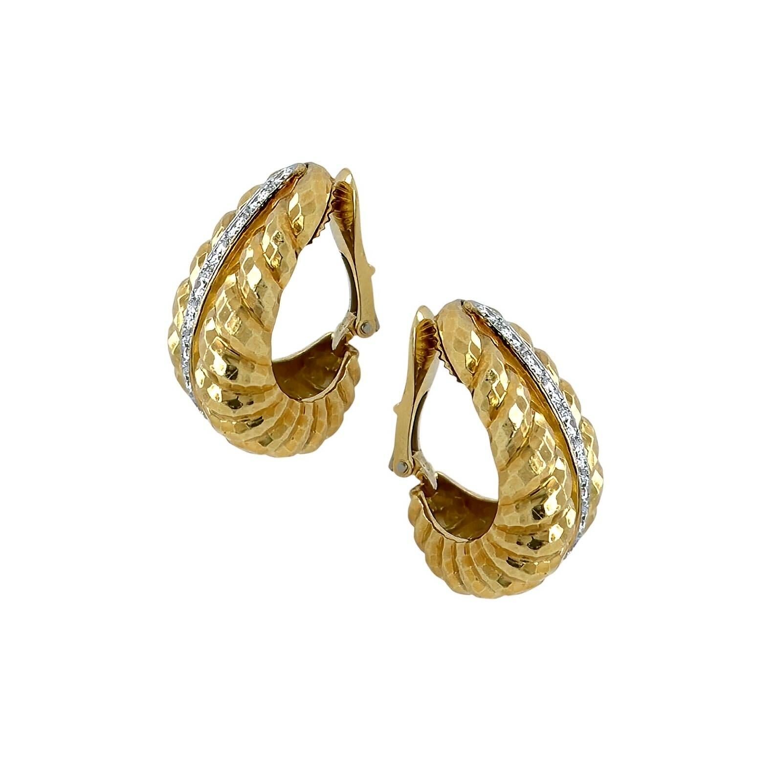 David WEBB Boucles d'oreilles côtelées en or et diamants Bon état - En vente à New York, NY
